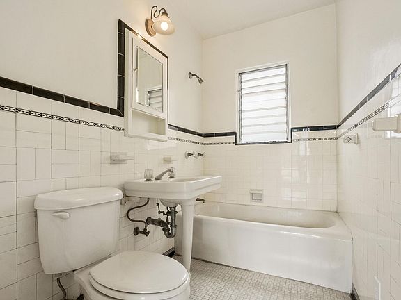 4th image of 8258 Fountain Ave APT D