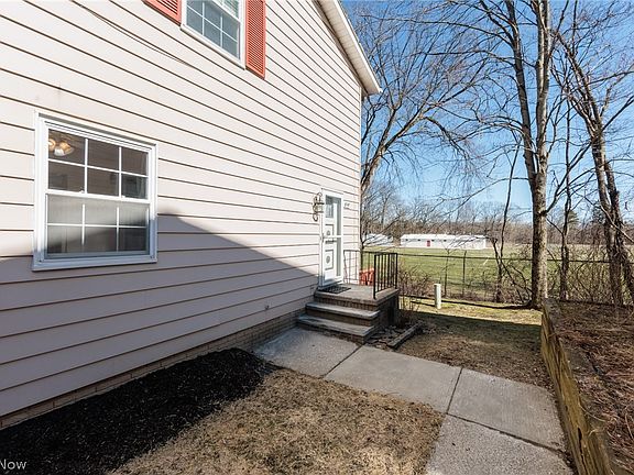 3rd image of 8747 Fox Rest Dr