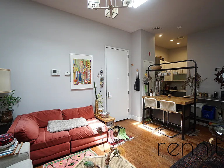 914 Hart St #2B — Photo 2