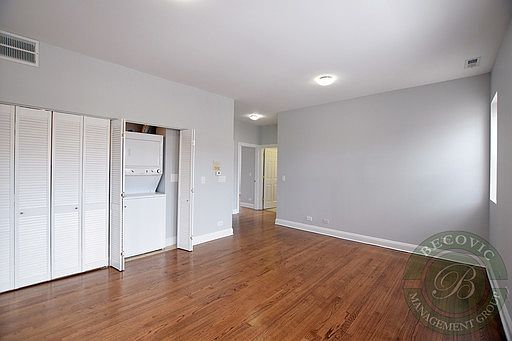 5th image of 7530 N Seeley Ave APT 306