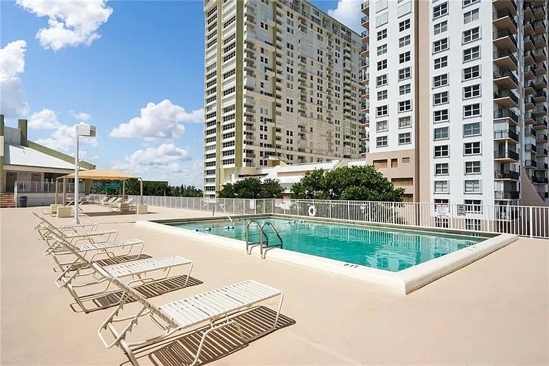 1 bed, 1.0 bath, 721 sqft, $2,100 — Photo 3