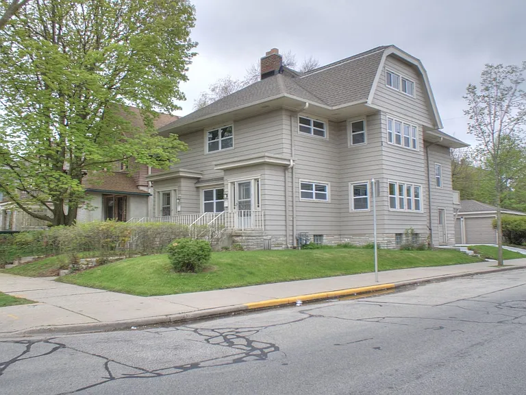 2865 N Frederick Ave — Photo 1