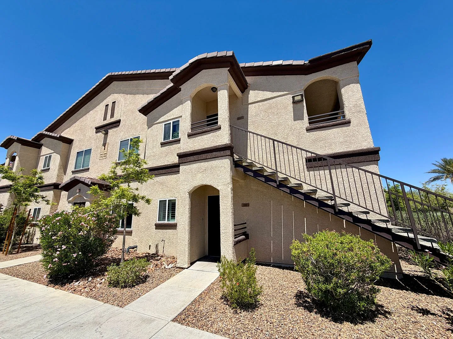 2291 W Horizon Ridge Pkwy — Photo 1