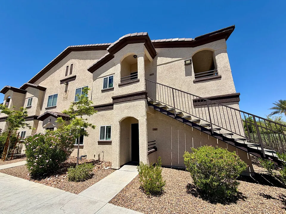 2291 W Horizon Ridge Pkwy #1101