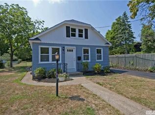 160 N Clinton Ave, Bay Shore, NY 11706