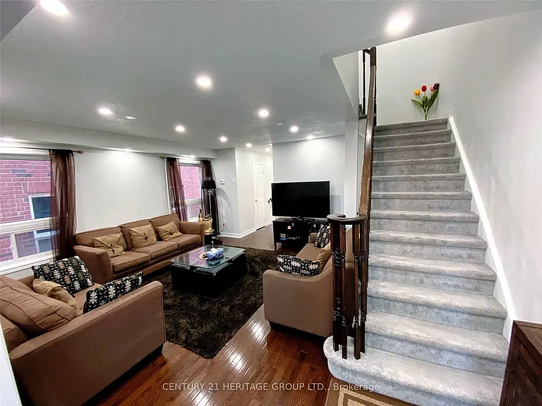 115 Harvest Hills Blvd — Photo 5