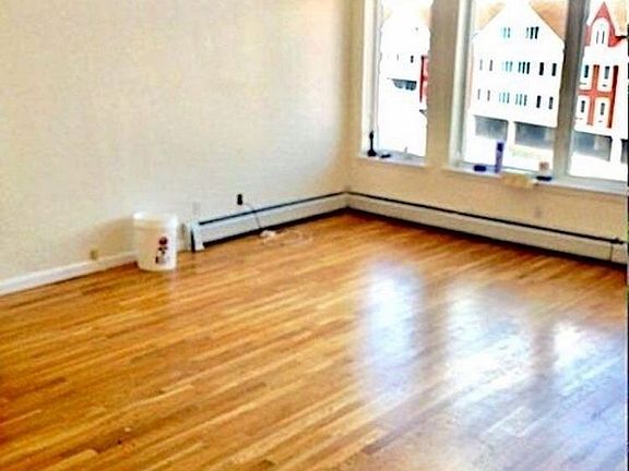 4th image of 104 Outlook Ave #2
