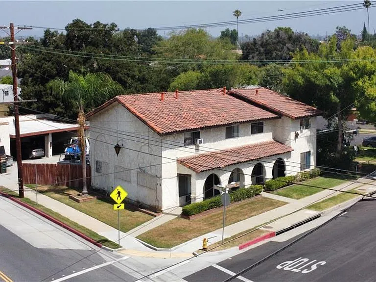 425 E Mission Rd #C — Photo 2