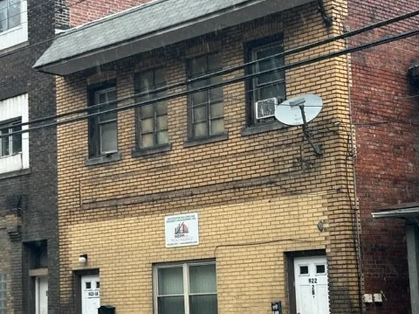 922 Island Ave, Mc Kees Rocks, PA 15136