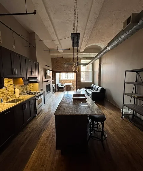 1000 W Washington Blvd #420 — Photo 3