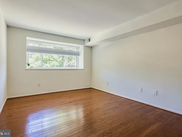 1643 Parkcrest Cir — Photo 12
