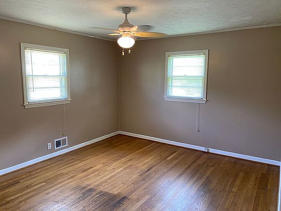 Bdrm 2(app. 11.75 x 13)