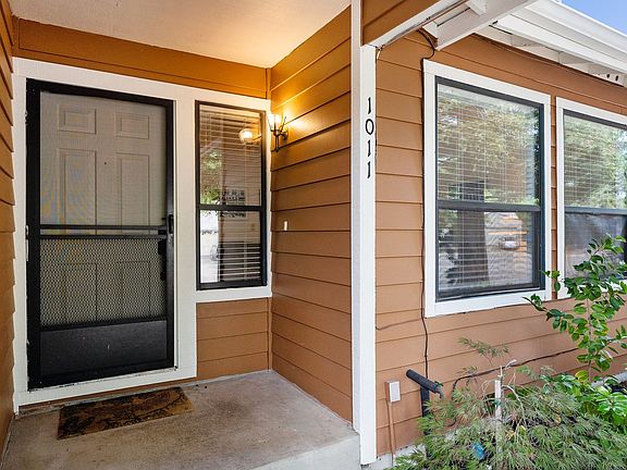 3rd image of 1011 Sonoma Glen Cir