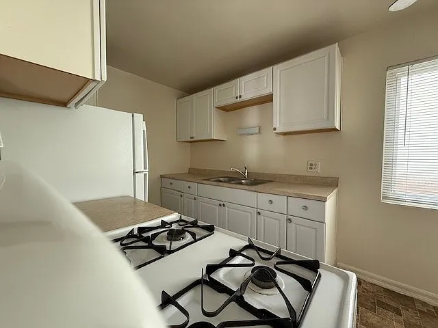 2 bed, 825 sqft, $2,200 — Photo 3