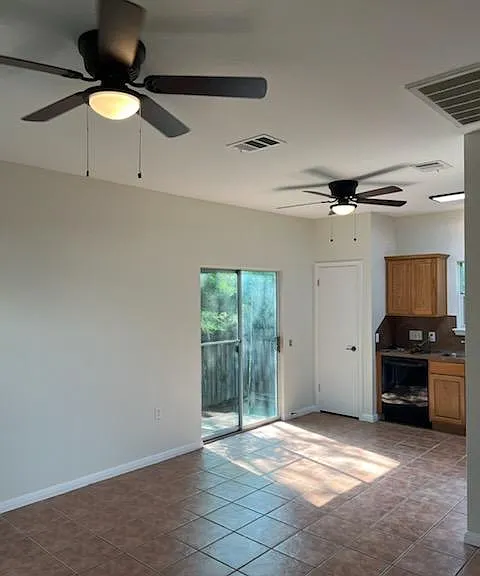 1604 Singleton Ave #B — Photo 4