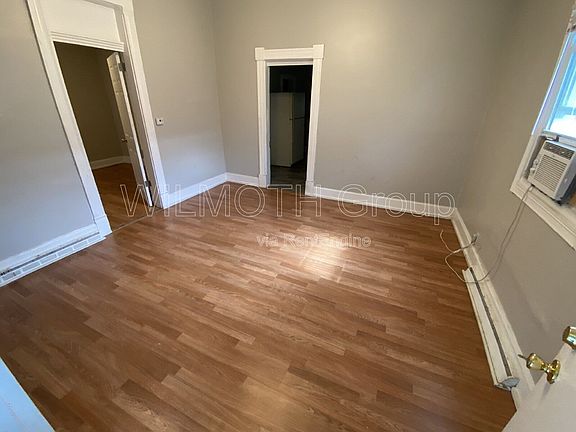 2nd image of 918 W 27th St