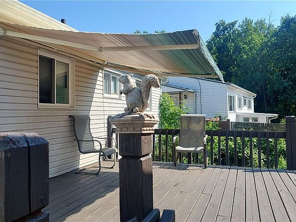 3rd image of 3050 Fairview Ave