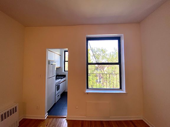 2nd image of 527 E 88th St #5V