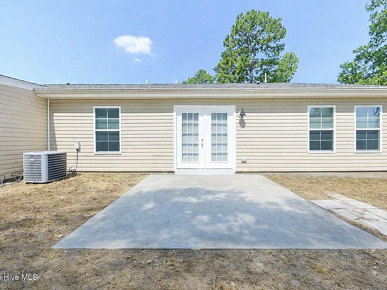 2710 York Ct — Photo 17