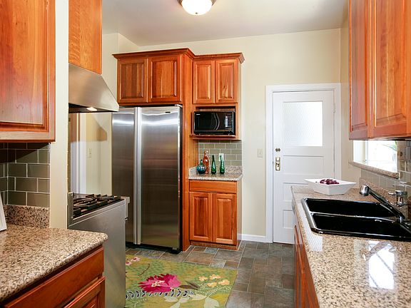 5th image of 166 Palm Ave APT 2