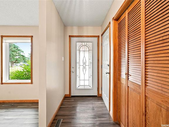 3rd image of 523 Spencer CRESCENT
