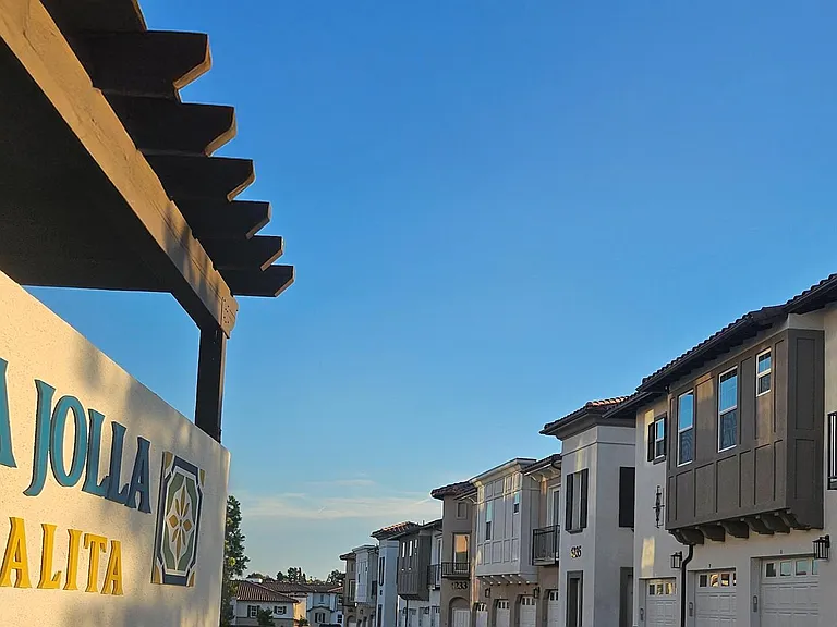 Avia La Jolla — Photo 29