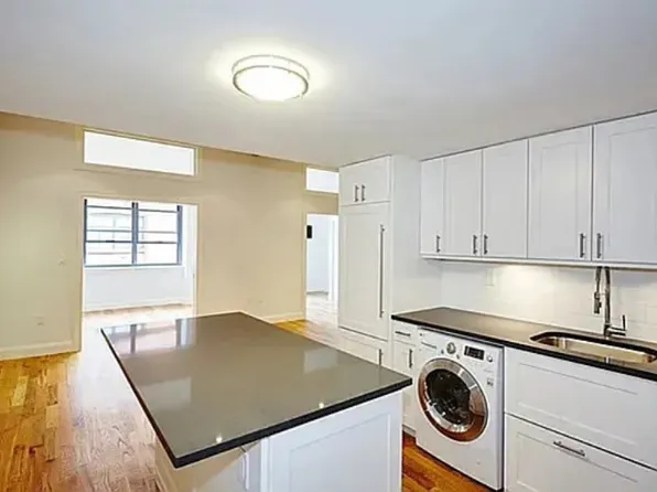 220 East 22nd Street 02R image 2 of 10