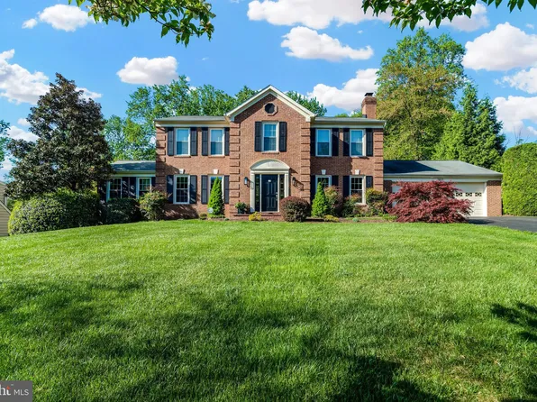 11613 Holly Briar Ln, Great Falls, VA 22066