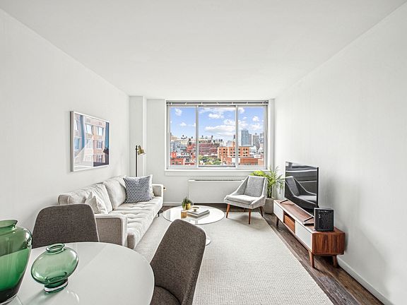 3rd image of 229 Chrystie St APT 413