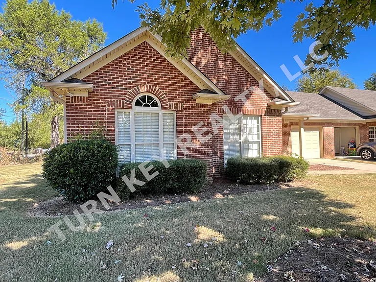 112 Vann Cir — Photo 2