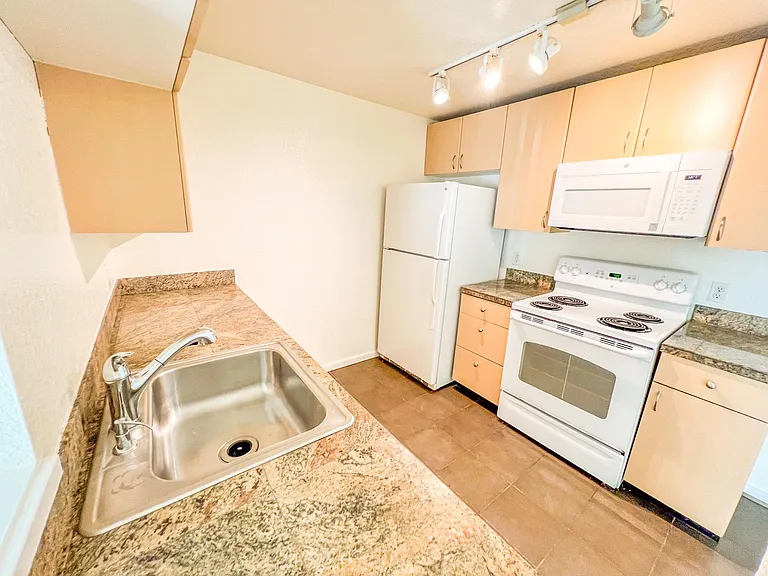 12607 SE 41st Pl #H101 — Photo 9