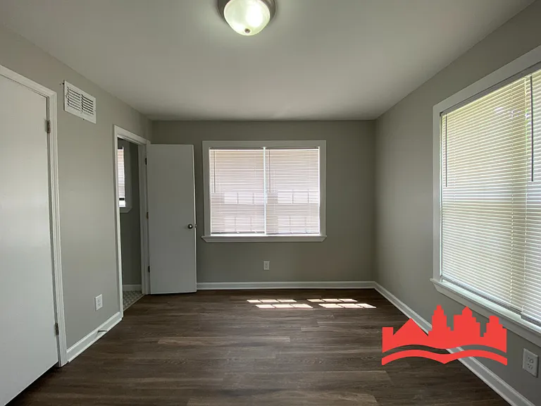 3139 Edgeware Rd S — Photo 17