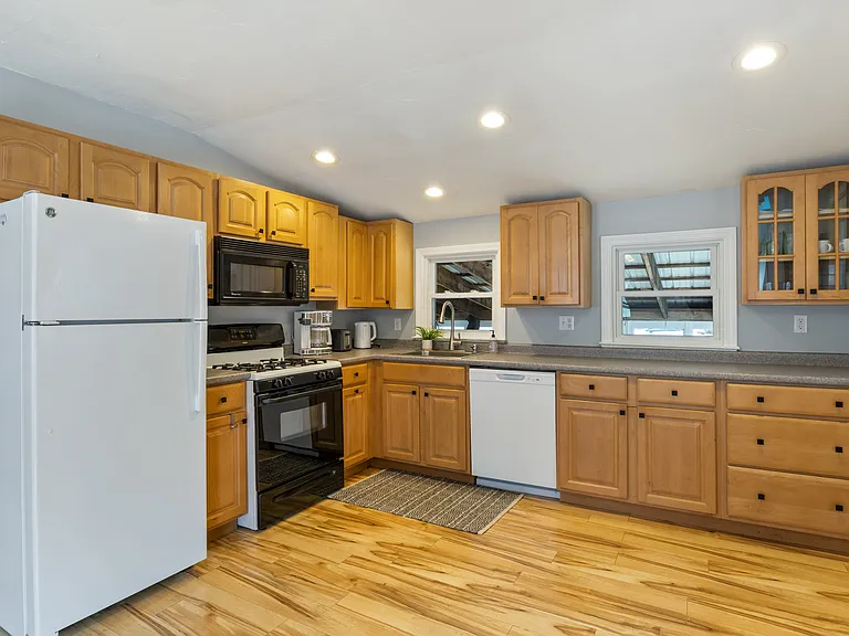 Skylark Ln — Photo 19