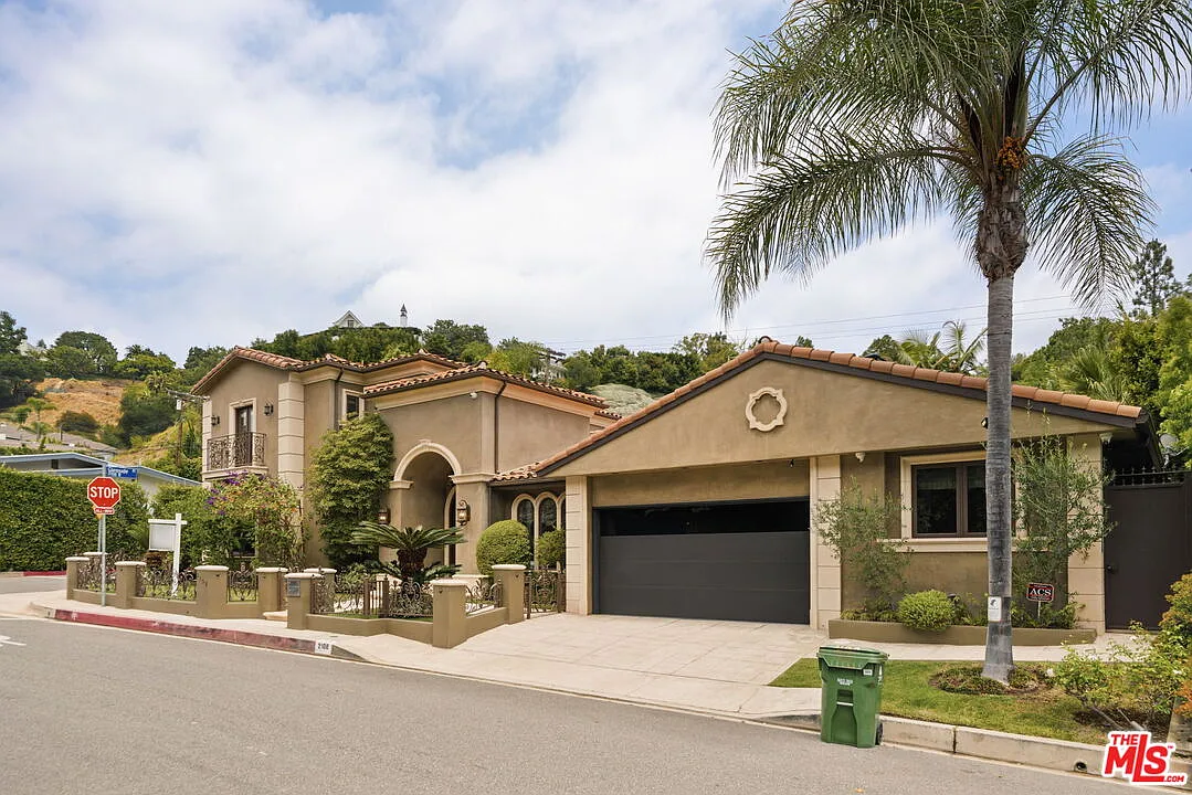 6 bed, 6.0 bath, 4853 sqft, $19,495 — Photo 2