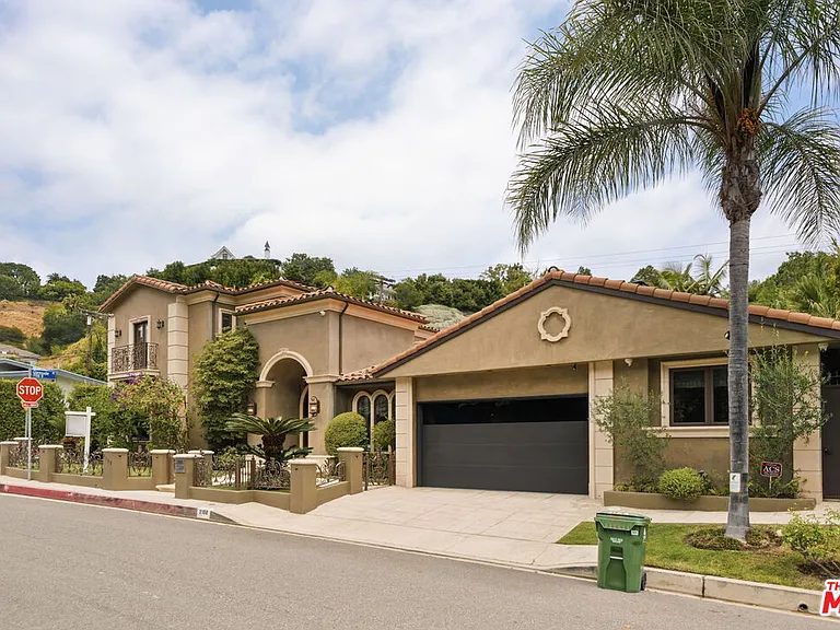 2108 San Ysidro Dr — Photo 2