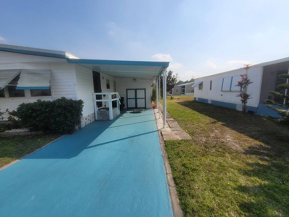 3rd image of 136 Harborhill Dr