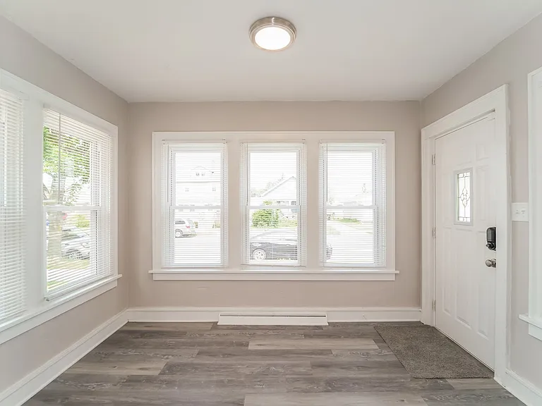 539130_018_living_room_12931653.jpg