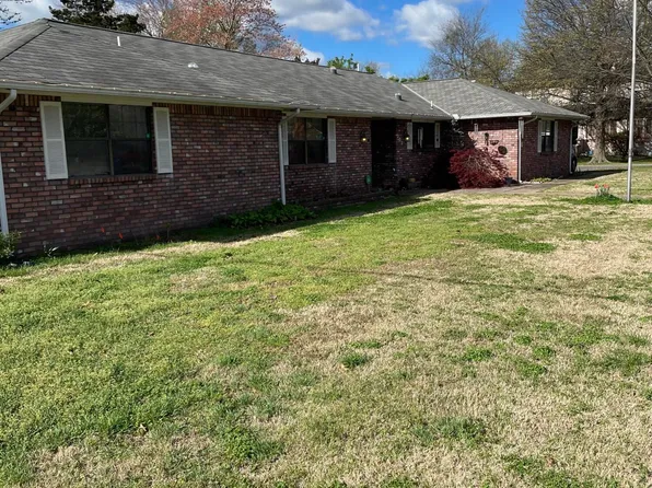 303 3rd Ave NW, Miami, OK 74354