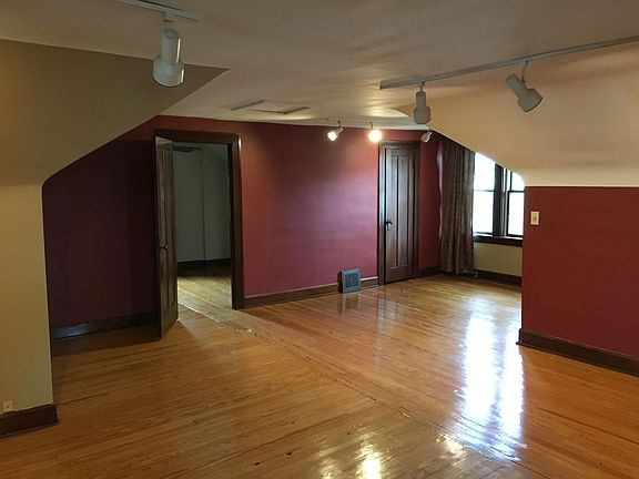 4th image of 13517 Clifton Blvd