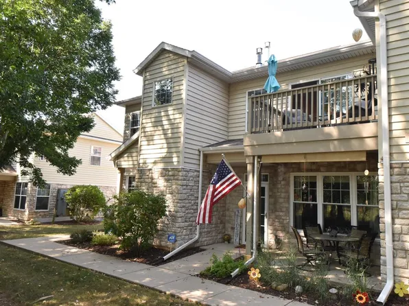 N16W26443 Meadowgrass CIRCLE #F, Pewaukee, WI 53072