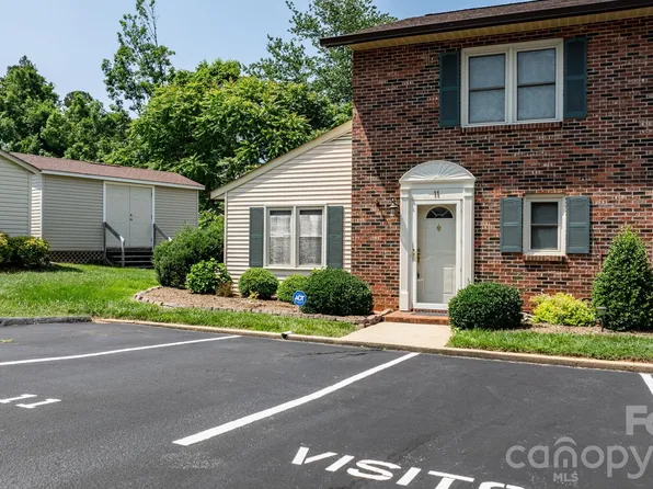 1330 5th St NE APT 11, Hickory, NC 28601