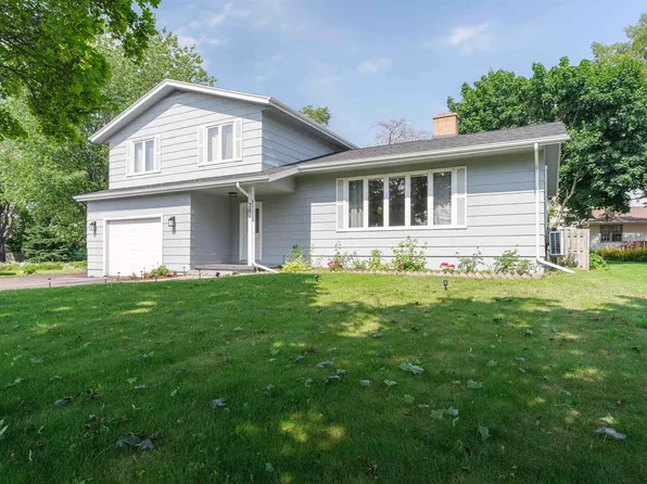 284 N River Rd, Charlottetown, PE C1A 3L8