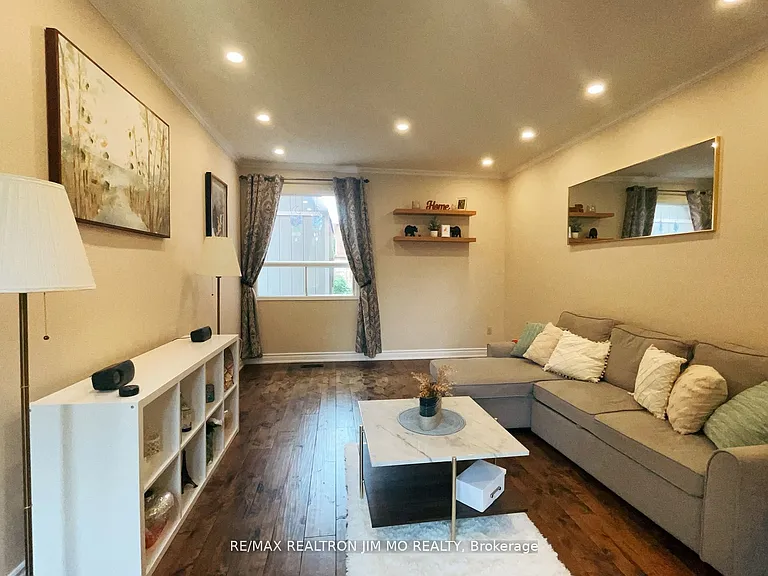60 Silverbirch Pl — Photo 5