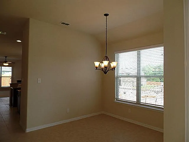 1304 Poplar Dr — Photo 6
