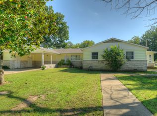 240 Cleveland Ave, Baxter Springs, KS 66713