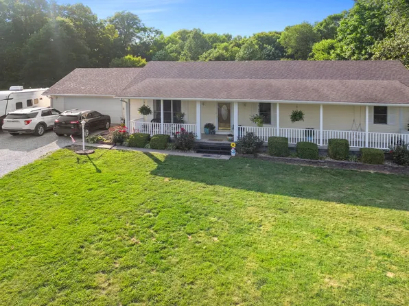 1940 Deece Dr, North Vernon, IN 47265