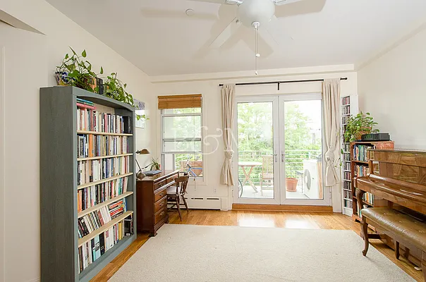 Sold by Brick&Mortar | media 18
