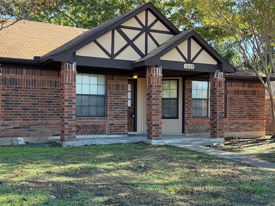 1st image of 1609 Autumn Breeze Ln