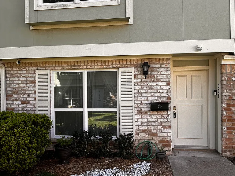 8102 Amelia Rd #H408 — Photo 1