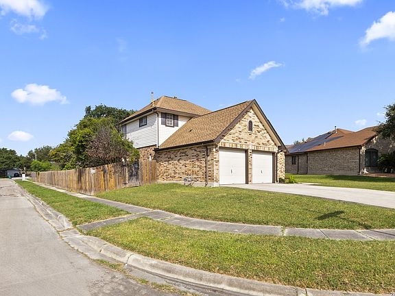 2nd image of 8303 Copperknoll
